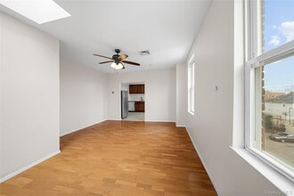 402 Jericho Tpke in New Hyde Park, NY - Building Photo - Building Photo