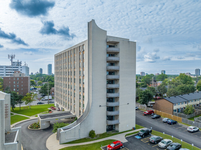 The Heritage in Brampton, ON - Building Photo - Building Photo