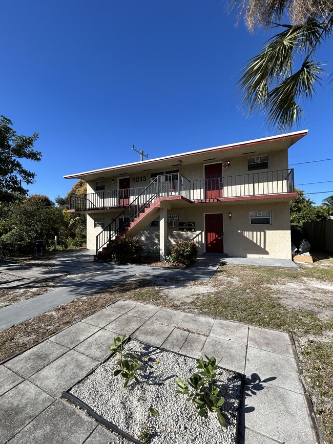 1013 S F St, Unit 4 in Lake Worth, FL - Building Photo - Building Photo