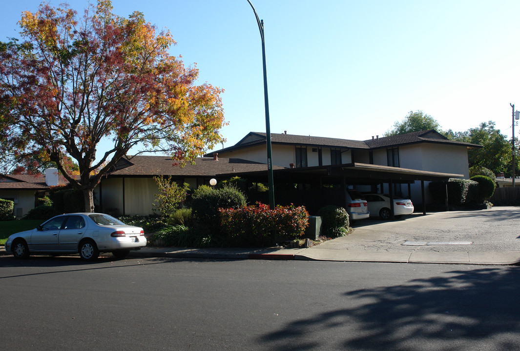 1965 Desert Cir in Walnut Creek, CA - Foto de edificio