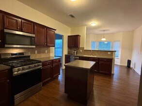 1025 Brushfoot Trail in Suwanee, GA - Building Photo - Building Photo