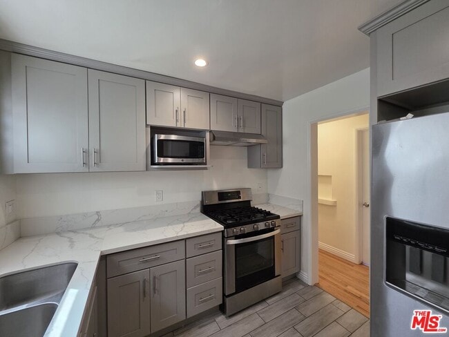 102 Gaviota Ave in Long Beach, CA - Building Photo - Building Photo