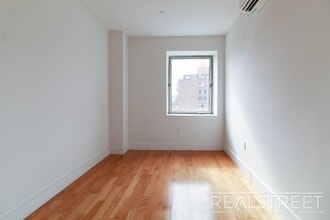 LUXURY 1 BED LOFT in Queens! in Queens, NY - Building Photo - Building Photo