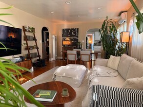 957 N Avenue 49 in Los Angeles, CA - Foto de edificio - Building Photo