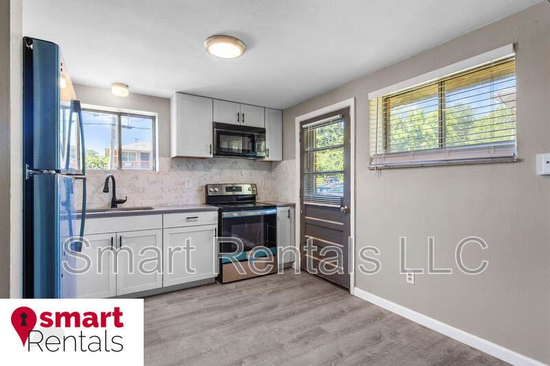 479 S Holmes Ave in Kirkwood, MO - Building Photo