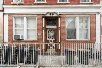 68 Diamond St in Brooklyn, NY - Building Photo - Building Photo