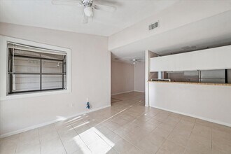 1014 Graham Dr in Tomball, TX - Building Photo - Building Photo