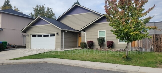 108 SW Little Meadow Ln in Grants Pass, OR - Building Photo - Building Photo