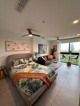 1147 NW 8th Ave, Unit S31 in Miami, FL - Foto de edificio - Building Photo