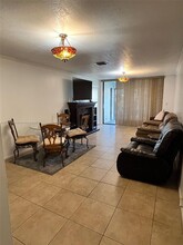 208 Lake Pointe Dr in Oakland Park, FL - Building Photo - Building Photo
