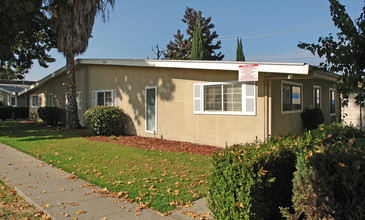 3389 E Sierra Madre Ave in Fresno, CA - Foto de edificio - Building Photo