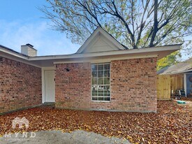 1911 Bogatto St in La Marque, TX - Building Photo
