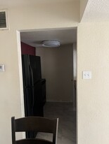 8100 Creekbend Dr in Houston, TX - Building Photo