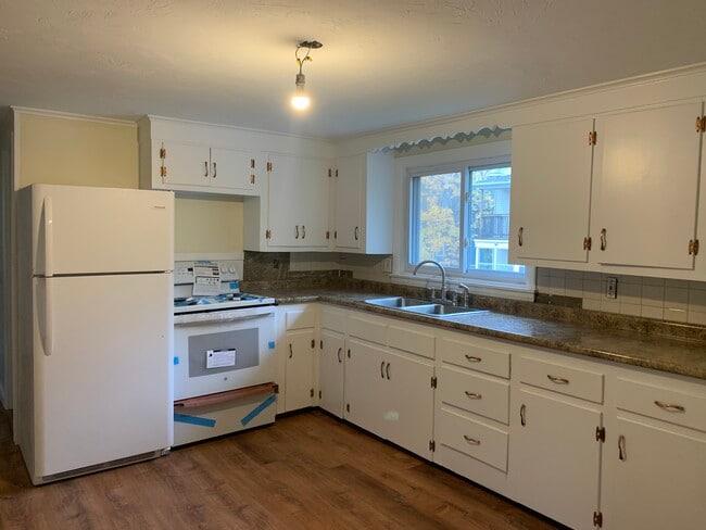 156 Oxford St N, Unit 2 in Auburn, MA - Building Photo - Building Photo