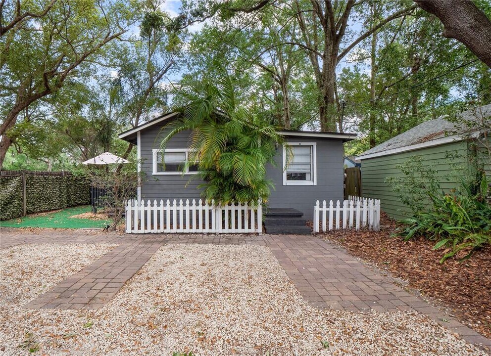 1627 E Concord St in Orlando, FL - Foto de edificio