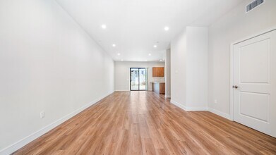 1128 Stanley Ave, Unit B in Glendale, CA - Foto de edificio - Building Photo