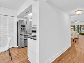 5087 Oakhill Ln in Delray Beach, FL - Building Photo - Building Photo