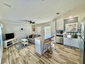 8002 SE Skylark Ave in Hobe Sound, FL - Building Photo