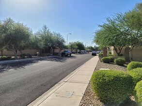 1079 E Susan Ln in Tempe, AZ - Foto de edificio - Building Photo