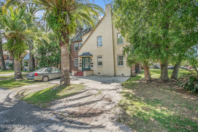 property at 962 Cherry St