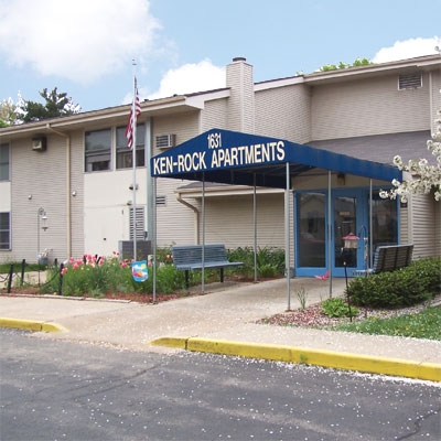 Ken-Rock Apartments in Rockford, IL - Building Photo