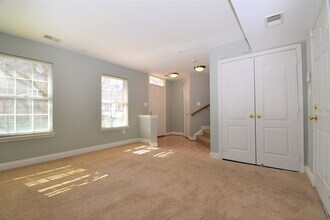 1023 Grand Champion Dr in Rockville, MD - Building Photo - Building Photo