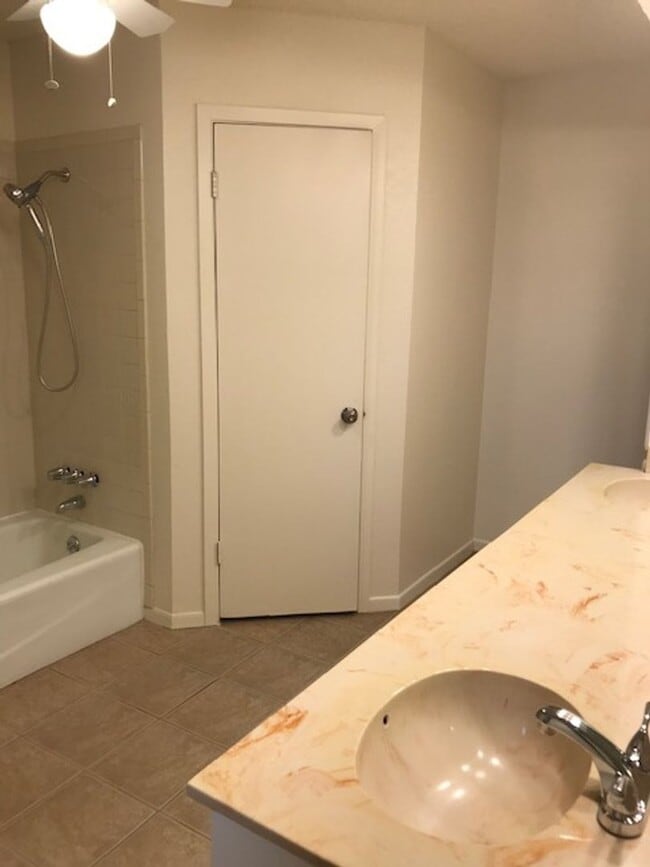 5249 Meadowick Ln in Abilene, TX - Foto de edificio - Building Photo