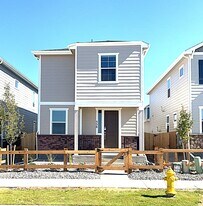 350 N Addison Way in Aurora, CO - Building Photo