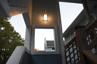 4210 Wilshire Blvd, Unit 305-B in Wilmington, NC - Foto de edificio - Building Photo