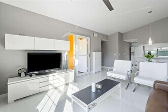 119 Waterside Dr in Hypoluxo, FL - Building Photo - Building Photo