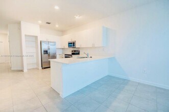 24587 SW 119th Pl in Princeton, FL - Foto de edificio - Building Photo