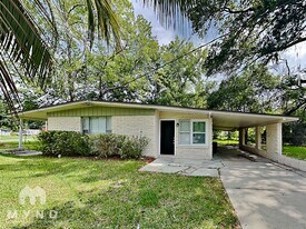 7045 Rollo Rd in Jacksonville, FL - Building Photo