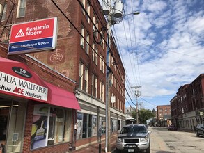 121-127 W Pearl St in Nashua, NH - Building Photo - Building Photo
