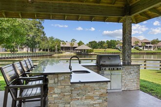 The Retreat at Grande Lake Apartments in Brunswick, GA - Foto de edificio - Building Photo