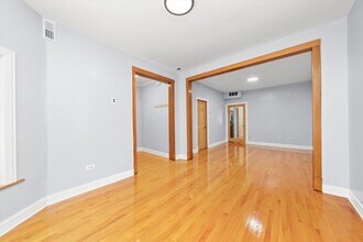 2911 W Belden Ave in Chicago, IL - Building Photo - Building Photo