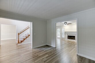 6655 Lake Run Dr in Flowery Branch, GA - Building Photo - Building Photo