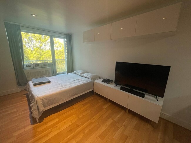 800 4th St SW, Unit N725 in Washington, DC - Building Photo - Building Photo