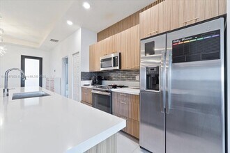 8175 NW 104th Ave-Unit -31 in Doral, FL - Building Photo - Building Photo