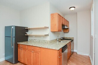 890 Green Bay Rd, Unit J01P in Winnetka, IL - Foto de edificio - Building Photo