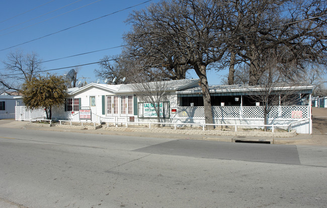 Las Palmas Mobile Home Park in Dallas, TX - Building Photo - Building Photo