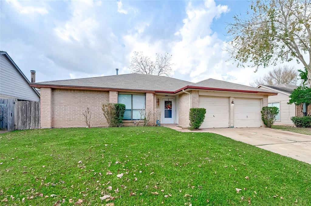 935 Holly Hall Dr in Richmond, TX - Building Photo
