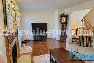 8511 Pine Meadows Dr in Odenton, MD - Foto de edificio - Building Photo