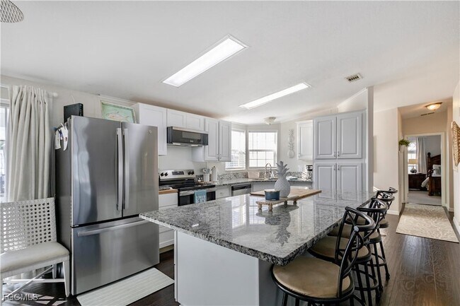 2970 Sloop Ln in Saint James City, FL - Building Photo - Building Photo