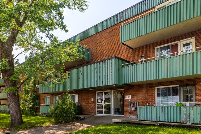 6055 Villeneuve Rue