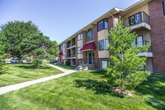 Argosy Apartments in Lincoln, NE - Foto de edificio - Building Photo