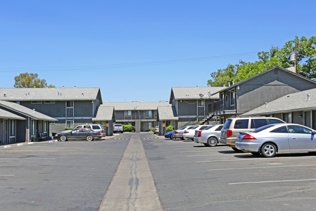 Mountain View Apartments in Merced, CA - Foto de edificio - Building Photo