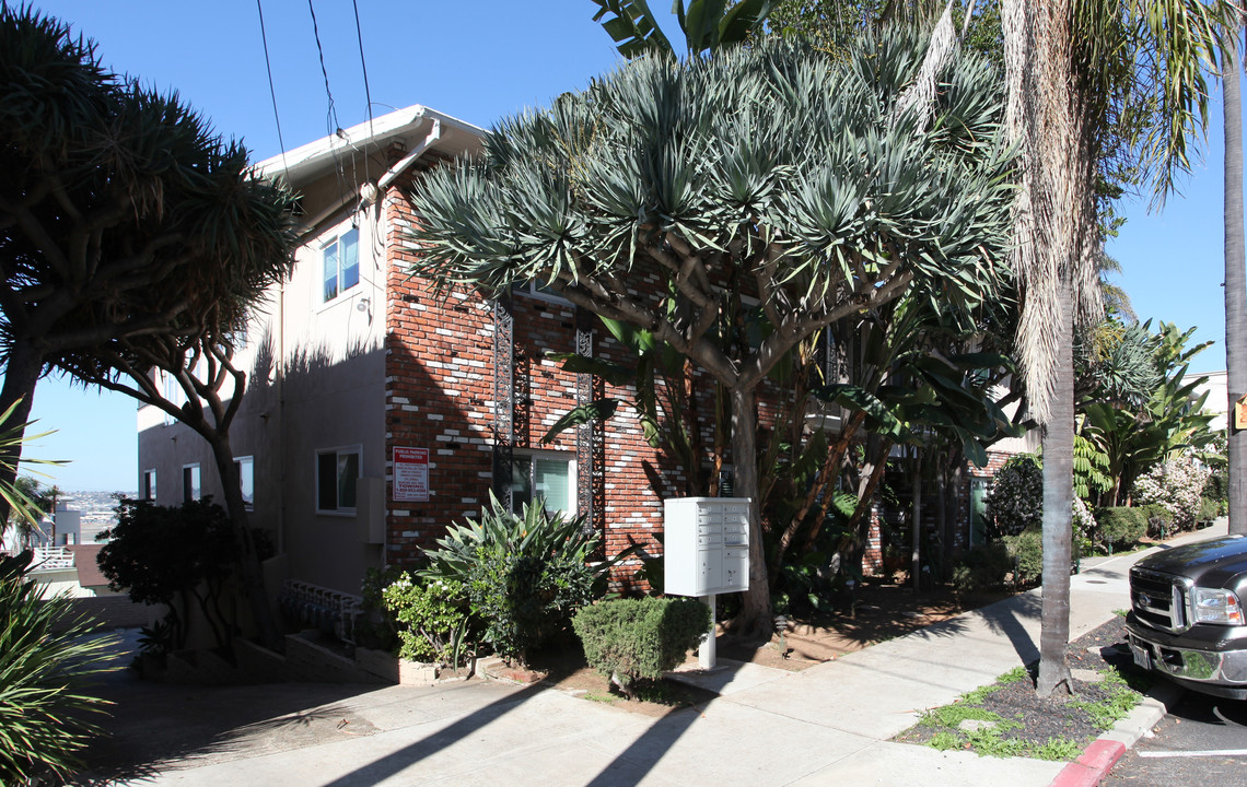 2256 Albatross St in San Diego, CA - Foto de edificio