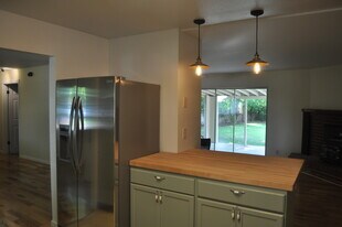 786 Portal Drive in Chico, CA - Building Photo