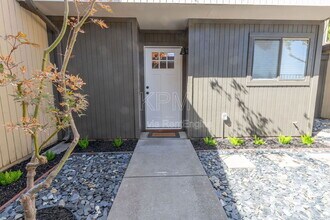 955 Academy St in Woodbridge, CA - Building Photo - Building Photo