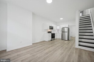 4453 N Gratz St in Philadelphia, PA - Building Photo